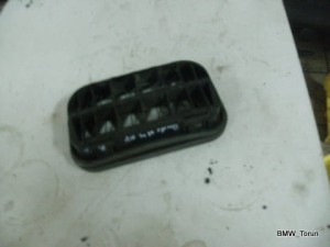 KRATKA WENTYLACYJNA BAGAŻNIKA AUDI A4 B5