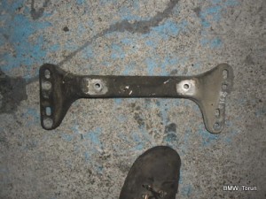ŁAPA WSPORNIK MOCOWANIE SKRZYNI BMW E36