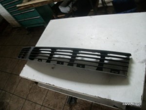 KRATKA ZDERZAKA PRZÓD PASSAT B5