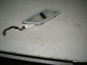 LAMPKA OŚWIETLENIE KABINY TYŁ BMW E36