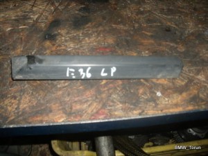 LISTWA BOCZNA BŁOTNIKA LEWA BMW E36