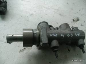 POMPA HAMULCOWA 2.3 V5 VW GOLF IV