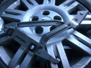 ZAWIAS KLAPY PRAWY S1 MONDEO MK3
