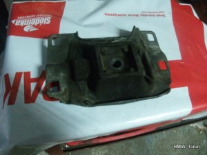 PODUSZKA SKRZYNI BIEGÓW 1.6 16V FOCUS MK2