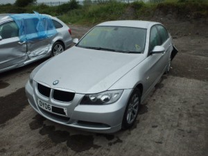 LISTWA SZYBY PRZÓD L BMW E90 E91 TITANSILBER