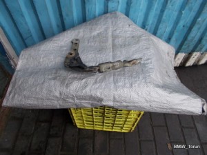 ZAWIAS MASKI PRZÓD LEWY STAHLGRAU E46 F-VAT