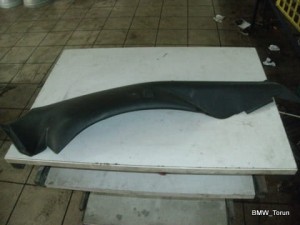 OSŁONA MASKOWNICA TYŁ PRAWA GOLF IV 97-04
