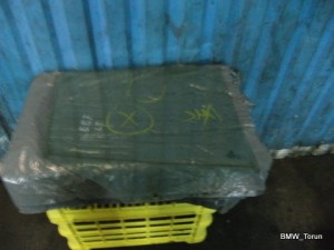 SZYBA BOCZNA DRZWI TYŁ LEWA BMW E87