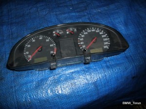 LICZNIK ZEGARY 1.6 1.8 EUROPA PASSAT B5