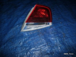 LAMPA TYŁ TYLNA PRAWA KLAPA KLAPY BMW E90