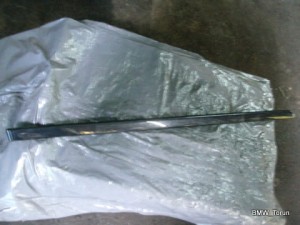LISTWA BOCZKA DRZWI TYŁ LEWA BMW E39