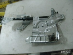 PODNOŚNIK MECHANIZM SZYBY TYŁ PRAWY AUDI A4 B5