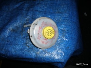 ZBIORNICZEK HAMULCOWY ABS PASSAT B5 AUDI A4