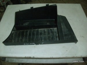 OSŁONA PÓŁKA BAGAŻNIKA PRAWA BMW E36