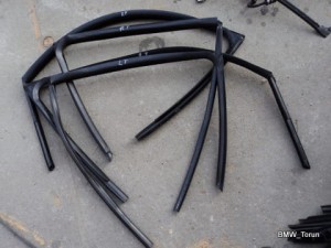 USZCZELKA PROWADNICA SZYBY TYŁ L P LAGUNA II