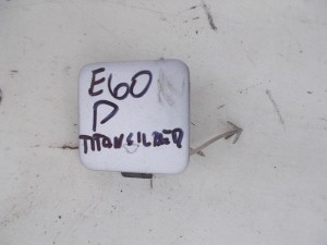ZAŚLEPKA HAKA ZDERZAKA PRZÓD TITANSILBER E60 F-VAT