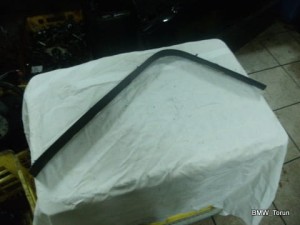 OSŁONA MASKOWNICA LISTWA KLAPY L COMPACT BMW E46