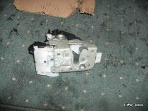 ZAMEK DRZWI PRZÓD PRAWY MONDEO MK3 MONDEO MK3