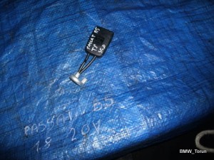 ZAPINKA PASA TYŁ PRAWA PRAWA VW PASSAT B5