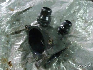 KRÓCIEC OBUDOWA TERMOSTATU 1.6 N45 F-VAT E87 E90