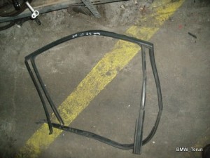 USZCZELKA SZYBY DRZWI TYŁ LEWA SEDAN VW PASSAT B5