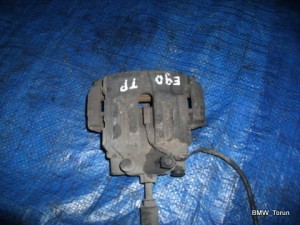 ZACISK TYŁ TYLNY PRAWY 2.0D BMW E87 E90 E91 E92