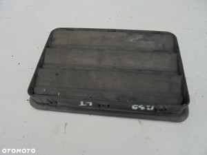 KRATKA WLOT WENTYLACYJNA BAGAŻNIKA SEDAN E3