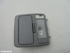 LAMPKA SCHOWEK PODSUFITKI KABINY RAV4 II F-VAT 