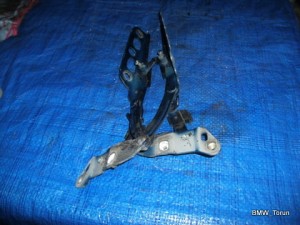 ZAWIAS ZAWIASY MASKI PRAWY MONDEO MK3