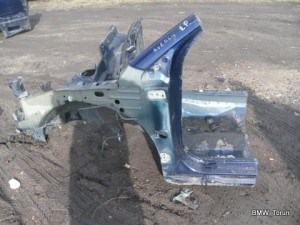 ĆWIARTKA PRZÓD LEWA AVENSIS II T25