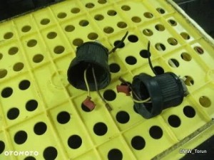 MOCOWANIE OPRAWKA HALOGENU BMW E36 