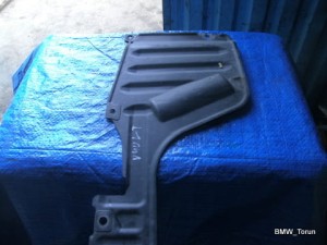 OSŁONA PODWOZIA TYŁ KOMBI LEWA VOLVO V40 S40