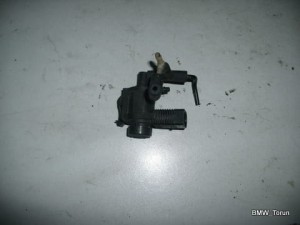 ZAWÓR CYUJNIK PODCIŚNIENIA 2.3 V5 GOLF IV 97-04