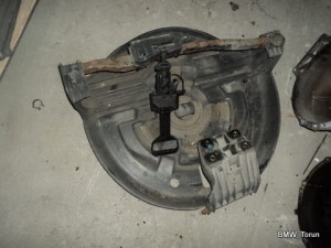 KOSZ WINDA NA KOŁO ZAPASOWE BMW E46 COMPACT