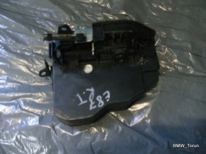 ZAMEK DRZWI TYŁ PRAWY BMW 1 E87