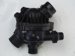 OBUDOWA TERMOSTATU TERMOSTAT BMW E60 E61 E63 E65 E66 N52 2.5 3.0 F-VAT