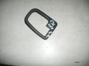 OSŁONKA OSŁONA MASKOWNICA KLAMKI PRAWA BMW E36