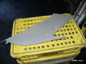 OSŁONA MASKOWNICA SŁUPKA TYŁ LEWA E36 COMPACT