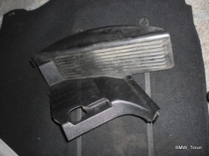 PODNÓŻEK OSŁONA MASKOWNICA PLASTIK BMW E36