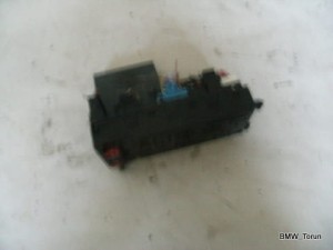 PUSZKA SKRZYNKA BEZPIECZNIKÓW MERCEDES E W210