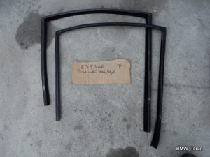 USZCZELKA PROWADNICA SZYBY TYŁ LEWA  BMW E39