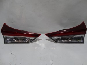 LAMPA W KLAPĘ TYŁ TYLNA LEWA PRAWA TOYOTA AURIS II E18 LIFT F-VAT