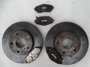 TARCZE HAMULCOWE PRZÓD PRZEDNIE 276MM + KLOCKI BOSCH TOYOTA AURIS II E18 F-VAT