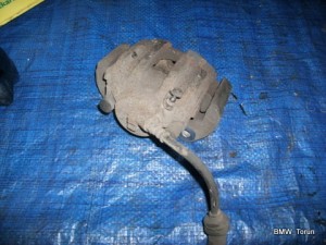 ZACISK PRZÓD LEWY BMW E90 E91 E92