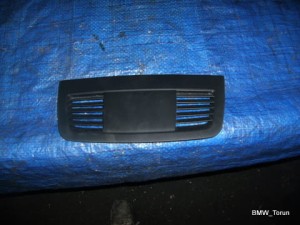 KRATKA WENTYLACYJNA NAWIEWU BMW E90 E91