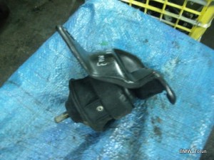 PODUSZKA ŁAPA SILNIKA 3.0 V6 F-VAT MONDEO MK3