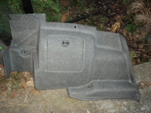 BOCZEK TAPICERKA BAGAŻNIKA SEDAN BMW E46