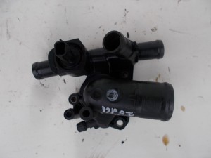 TERMOSTAT+OBUDOWA 2.0DCI SCENIC MEGANE II F-V