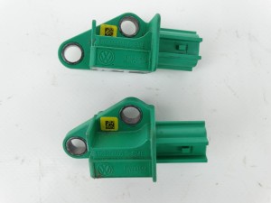 CZUJNIK UDERZENIA UDERZENIOWY VW GOLF V AUDI A4 B8 A5 8T A6 C6 Q5 1K0909606C F-VAT