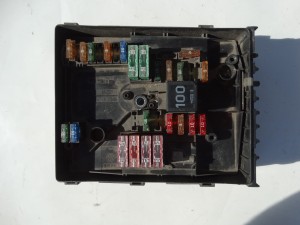 SKRZYNKA BEZPIECZNIKÓW VW GOLF V 2.0 TDI F-VAT